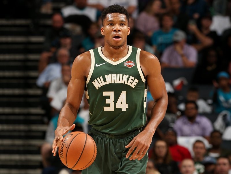 星空体育APP网站_身价5000万欧元!曼联与托特纳姆争夺里尔20岁中场苏马雷(图2) 星空体育app下载