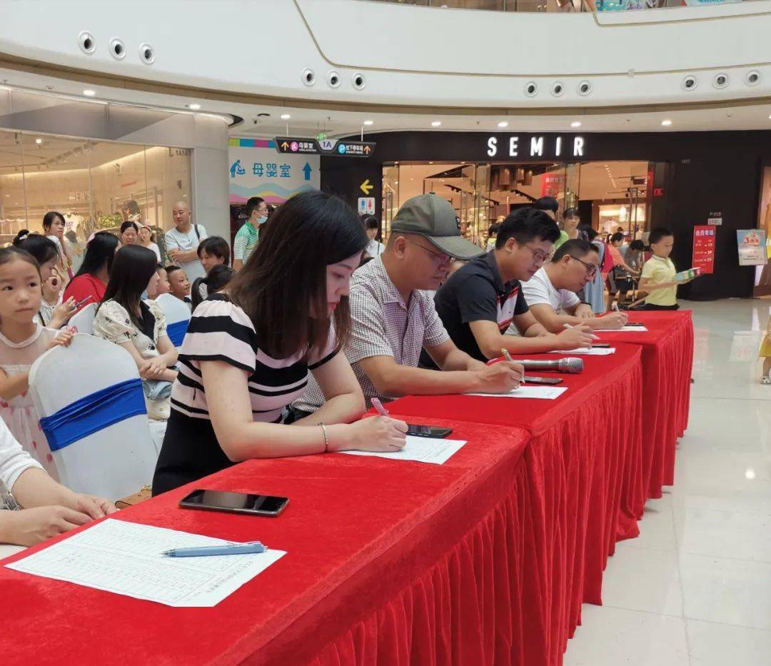 “星空体育APP网站”
浔阳晚报首届少儿手工艺环保作品角逐完美收官(图4)