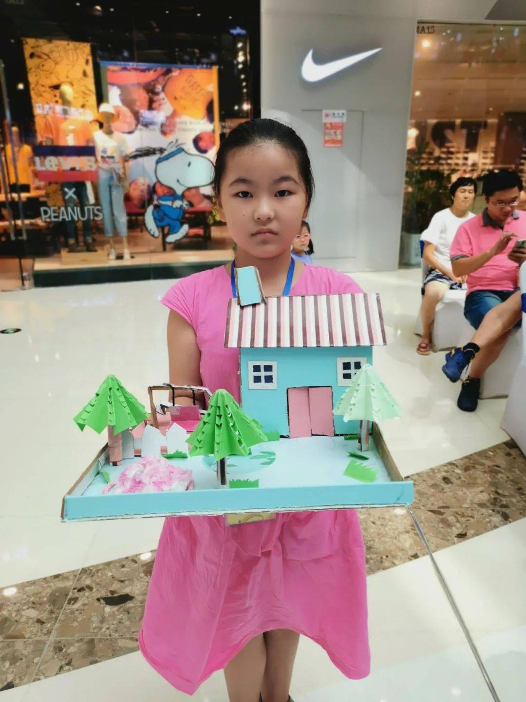 “星空体育APP网站”
浔阳晚报首届少儿手工艺环保作品角逐完美收官(图6)