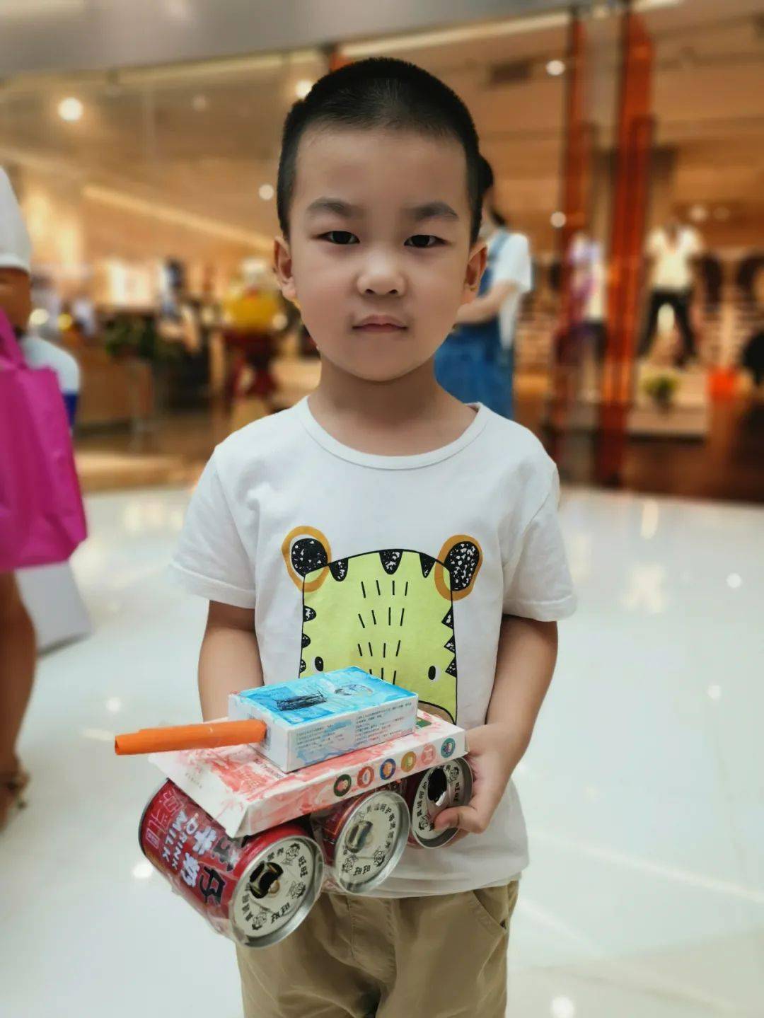 “星空体育APP网站”
浔阳晚报首届少儿手工艺环保作品角逐完美收官(图7)