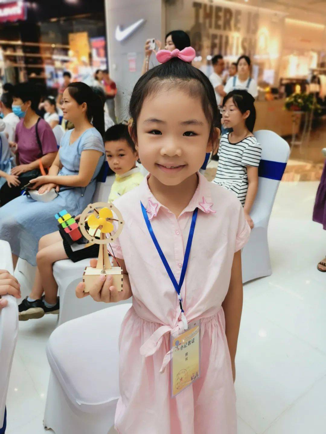 “星空体育APP网站”
浔阳晚报首届少儿手工艺环保作品角逐完美收官(图10)