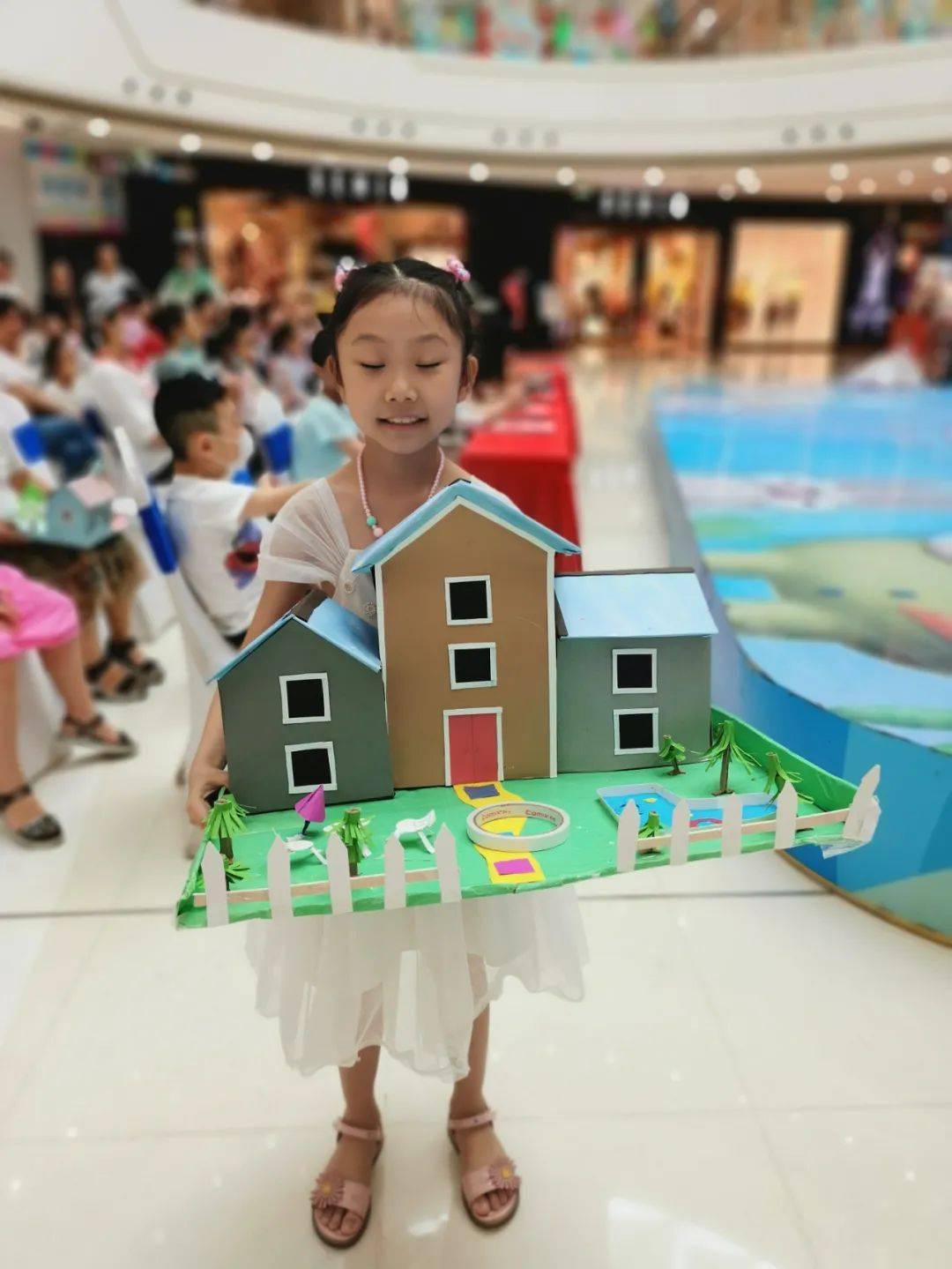 “星空体育APP网站”
浔阳晚报首届少儿手工艺环保作品角逐完美收官(图12)